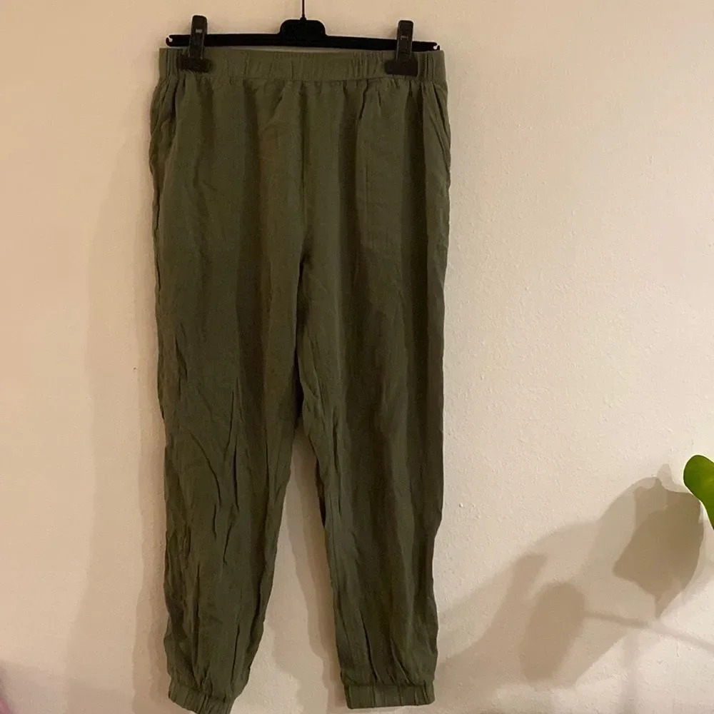 Madewell sz M slouch pants olive green elastic waist and ankle 4 pockets